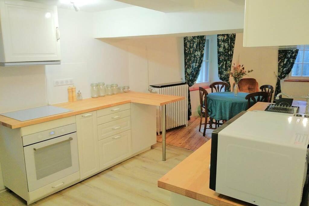 Gîte de la chapelle, au coeur de la cité médiévale Allègre Extérieur photo