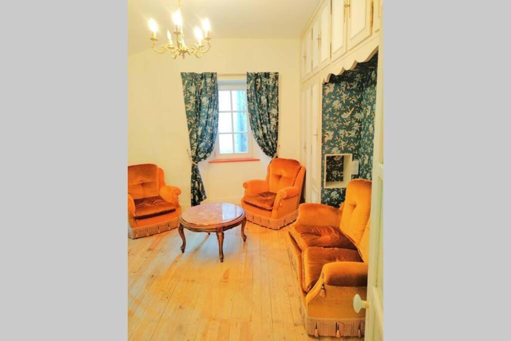 Gîte de la chapelle, au coeur de la cité médiévale Allègre Extérieur photo